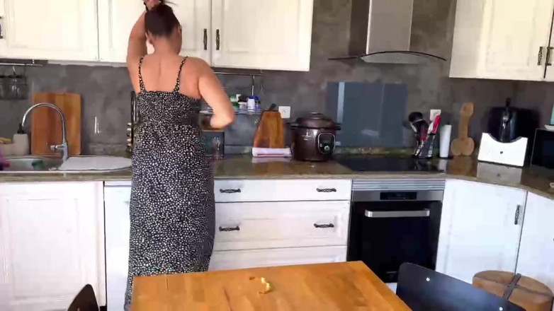 Adam Costa: Pieprzę dziewczynę mojego najlepszego przyjaciela w ich kuchni, podczas gdy...