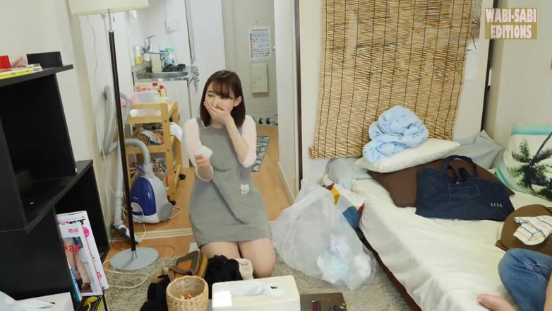 Wabi-Sabi Editions: 僕の部屋を秘密の逃避所と見なす隣人の美人年配 - 2