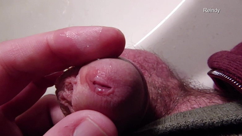 Reindy: Peehole Piss Play Close up View in Slow Motion