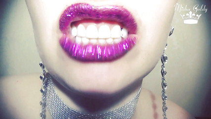 Goddess Misha Goldy: Bibir liar berwarna putih berbau dan grimaces