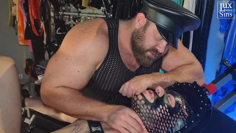 LUXurious Men: กำปั้นเนื้อ: เสียบหมัดรูตูดในเก้าอี้พันธนาการ กับ Fuckartberlin และ Jack Stacked