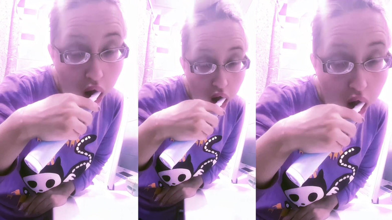 FinDom Goaldigger: Asmr zubní kartáček poslouchejte ve sluchátkách