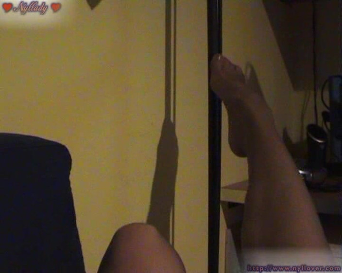 Nyllady: Footjob ke lampu