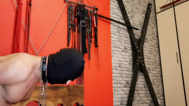 Dominatrix Nika: Wielbienie szczupłego ciała Dominatrix. Prawdziwa sesja