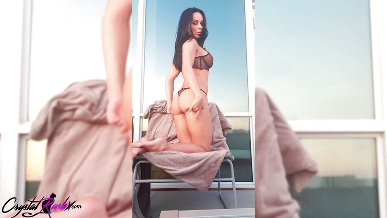 Crystal Rush: Crystal Rush svádí a smyslnou masturbuje - venku