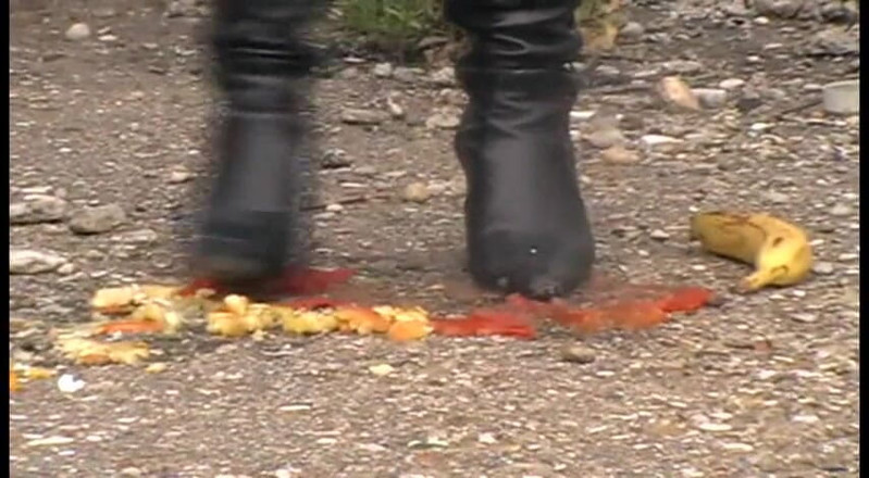 Foot Girls: Crushing food outdoors with my high heels