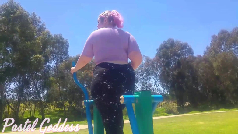 PastelGoddess: Une BBW se nettoie la sueur et le pet après...