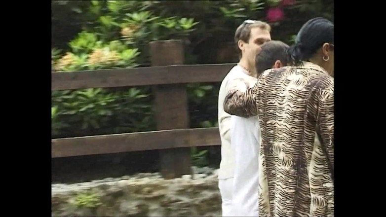 Mon Amie: Homo met grote pik kont neukt en komt klaar op...