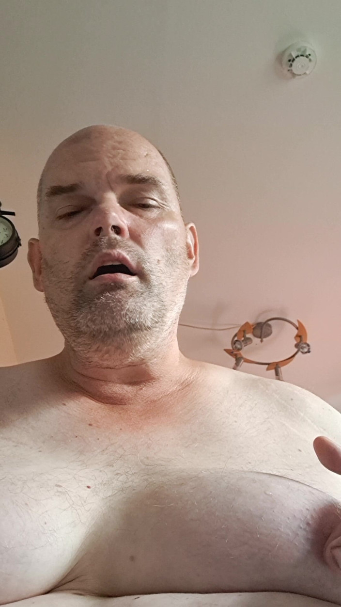 Fickspecht: The Bitch Is Fingering Again