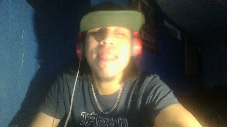 AlexAlejandro13: 舌で遊ぶ