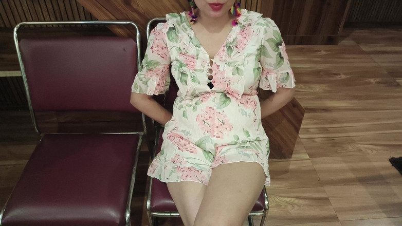 Saarabhabhi6: Het tjej naken med sin kontorsvän medan hon spelar stenpappersspel