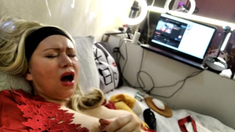 AimeeParadise: 继母的大胸部：指导手册
