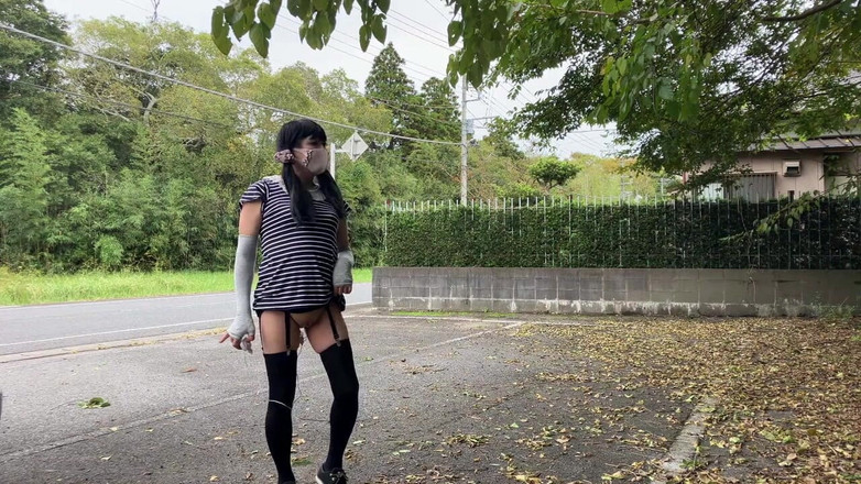 megu2002: 公園の散歩と駐車場で露出