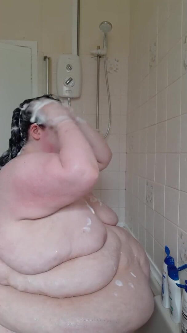 SSBBWLadyBrads: You know you love a shower goddess