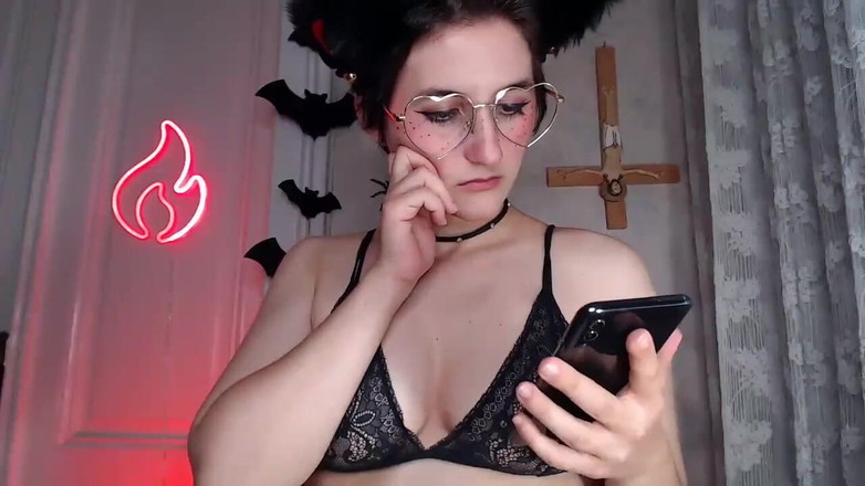 The Antichristrix: Cammiversary Parti Stream pada MFC - bahagian 3