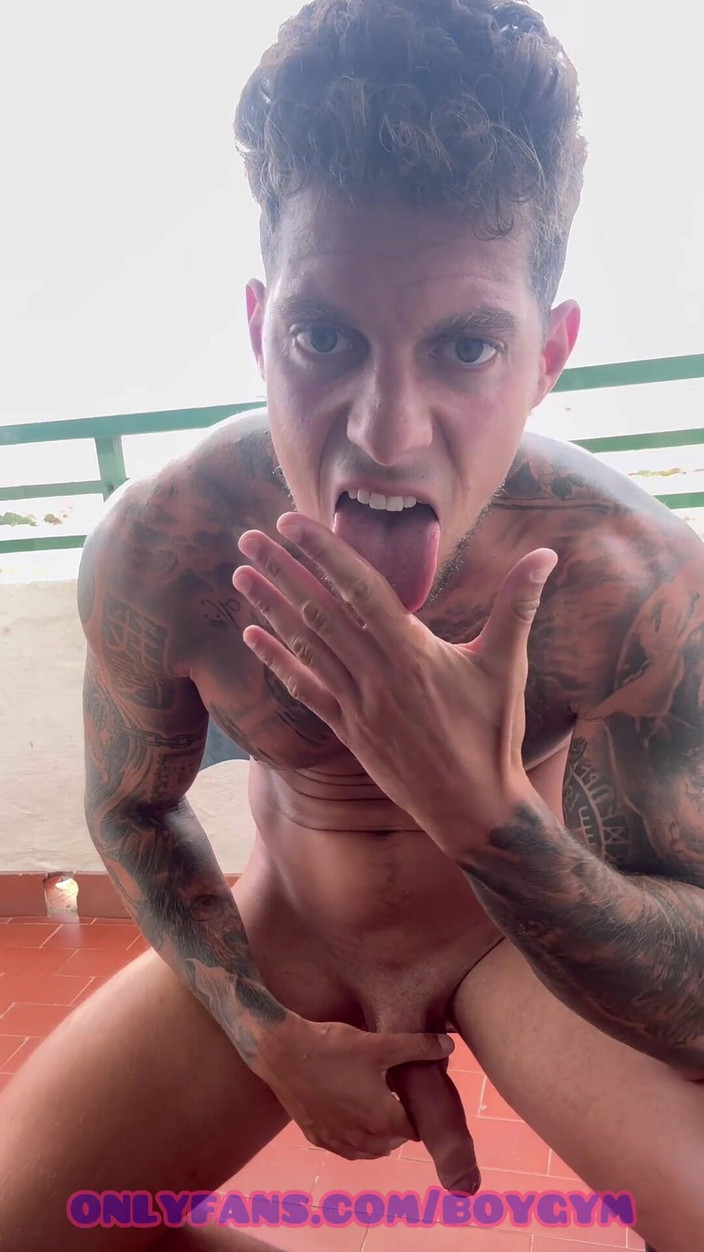 BoyGym: Riskantní honění s Cumshoot na mé terase