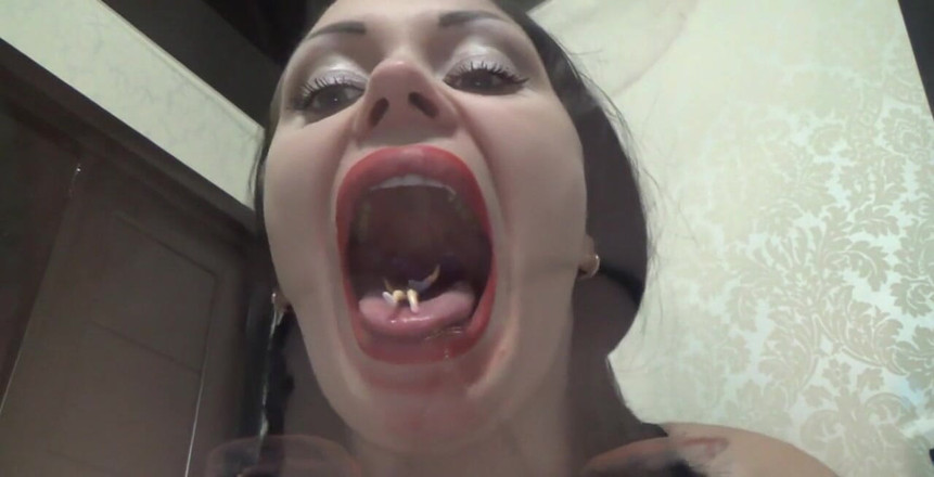 Goddess Misha Goldy: 和娇小的人类温柔地舔舐 2