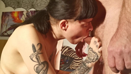 Beth Kinky: Teen tattoed được bắn tinh nhiều lần trong bukkake chơi tập...