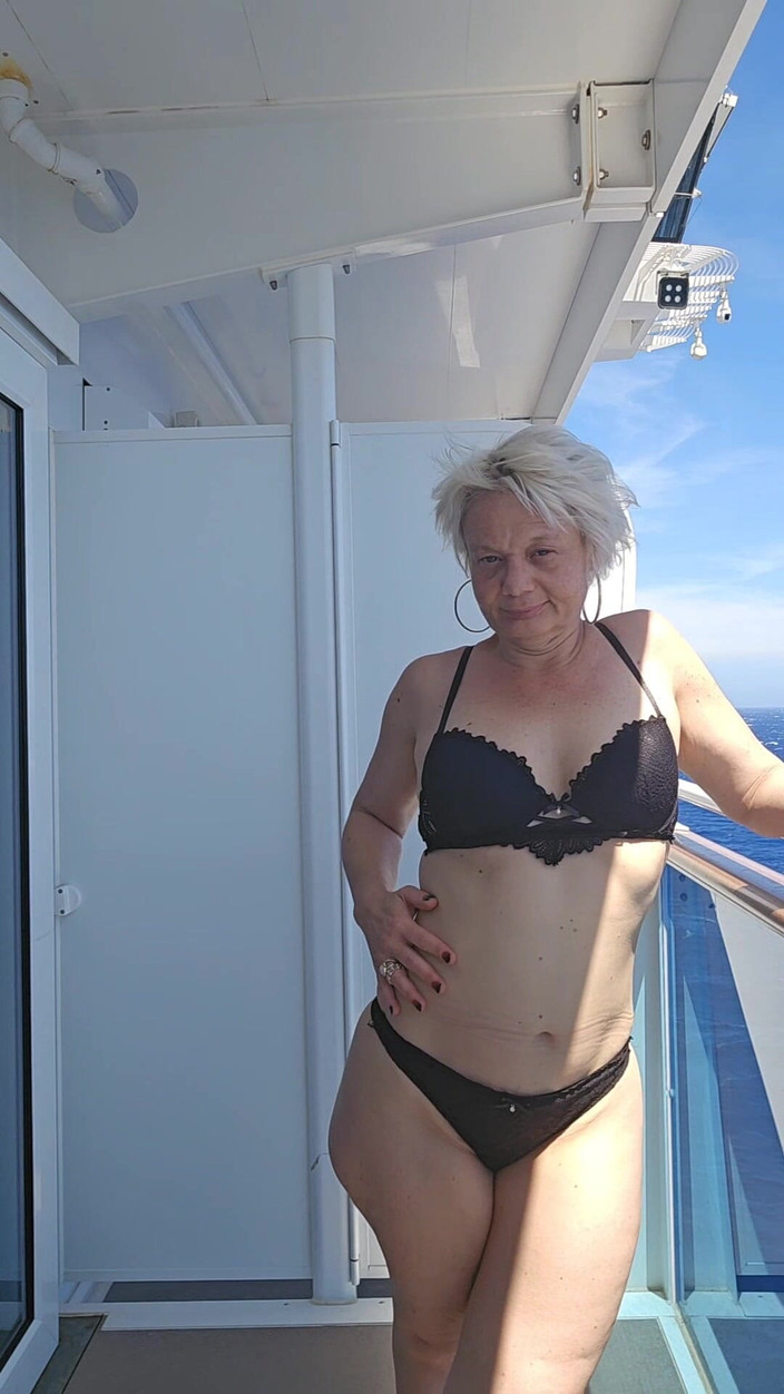 Sofy13: 你好，我从游轮回来了。我希望你很好