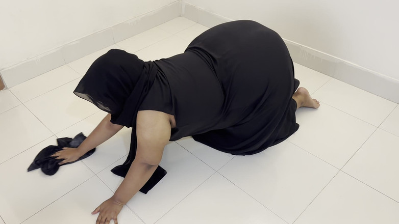 Aria Mia: Madrastra gordita musulmana follada por extraño - grandes tetas y enorme...