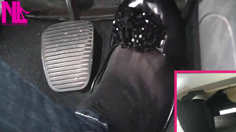 Nyllady: Revving cu ejaculare în balet negru