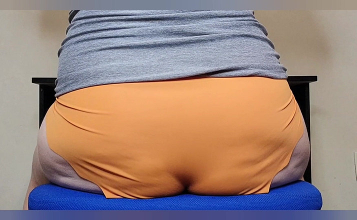 Julia Ryan: 扎克！你必须闻这些放屁！