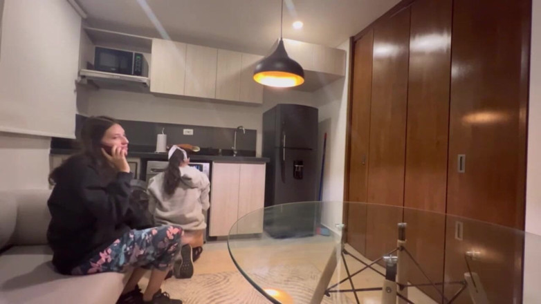 scarlettandc: Người hàng xóm luôn đùa giỡn muốn trở thành đồng tính nữ