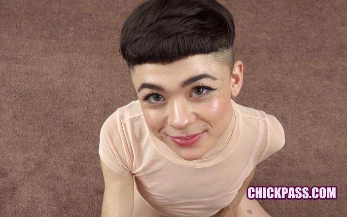 ChickPass Amateurs: Raunchy alt laska Magenta Lexx bierze kutasa od Logana