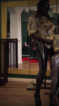 Ava Fetish-Art Meletakkan Perv dalam Bau Pepek Hood