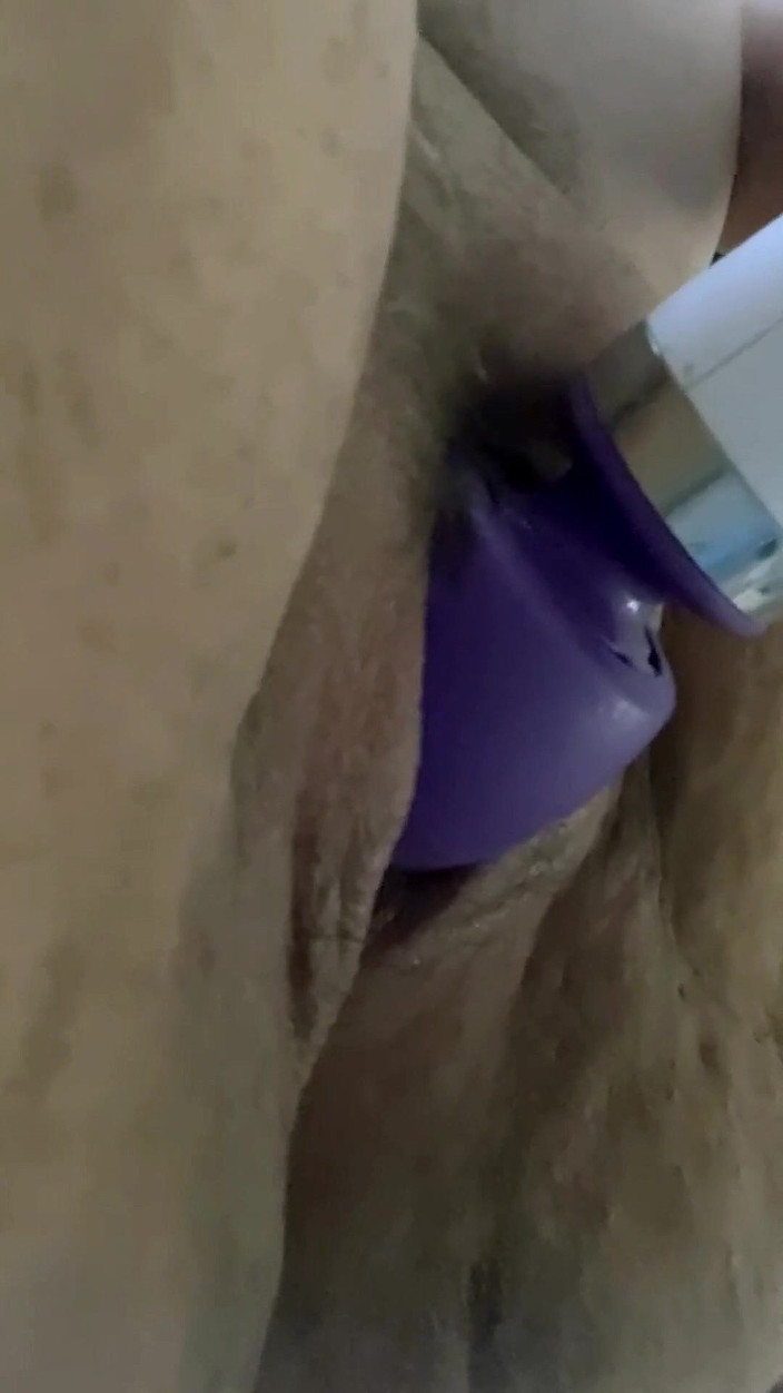 Real homemade BBW BBC porn: Bbwbootyful stimulerar min feta håriga fitta med elektrisk trollstav