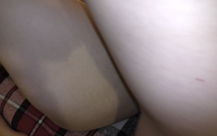 Milky Mari Exclusive: Ayah tiri crot di dalam memek suburku di hari ovulasi! -...