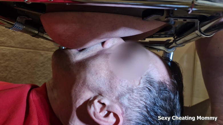 Sexy Cheating Mommy: Femdom Piss in Mouth and Pussy Cleanup