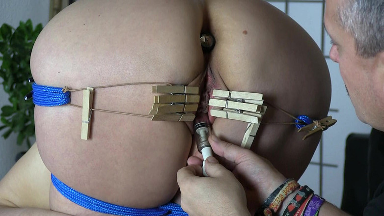 Yvette xtreme: Покарання пизди для Іветт Косто