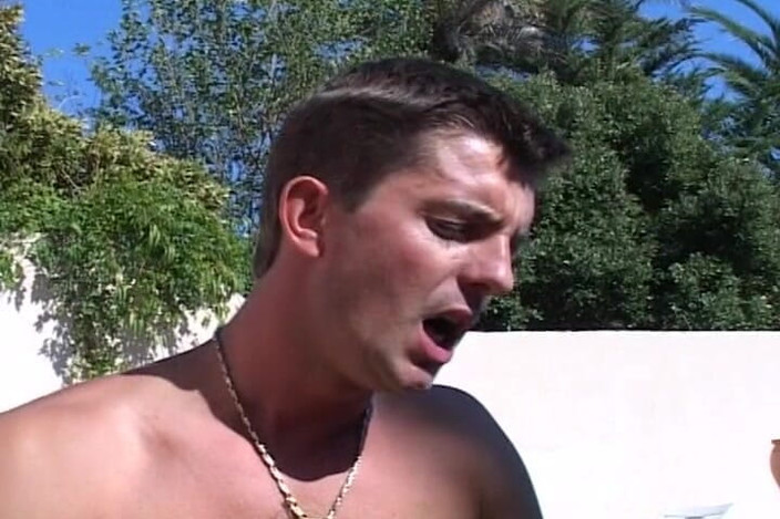 Monde Francais: Máy bay bà già người Pháp tóc vàng vú to...