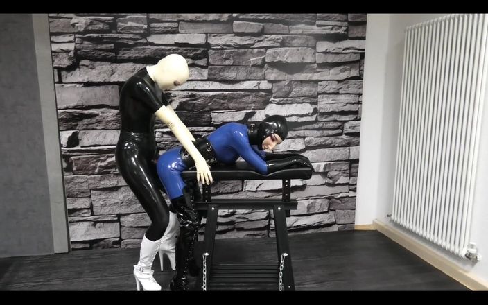Rubberdoll ruby: Гумова сіссі повія відтрахана