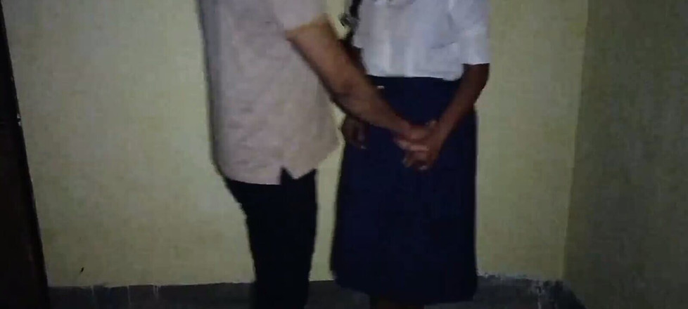 Nazima Khan: 전차 던전의 수업료 교사의 인도 소녀