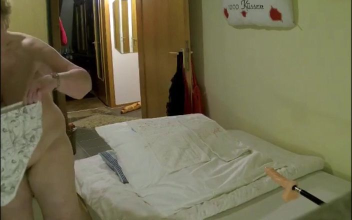 Heisseoma: Visto in camera da letto la macchina del sesso fa...