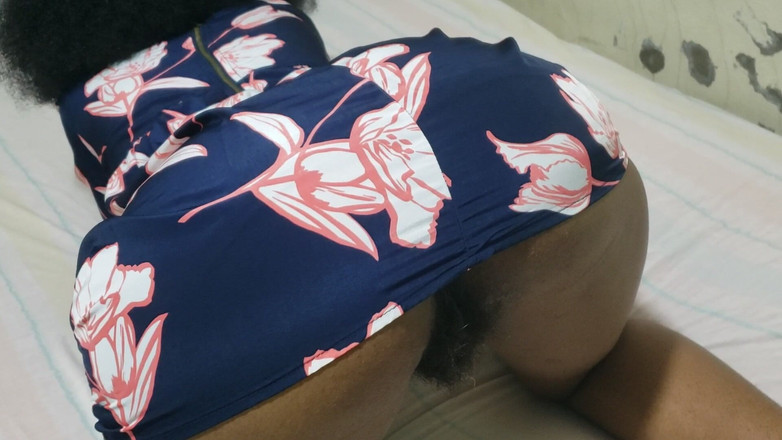 Lovemina: 性感丰满的黑人女郎需要你才能让她的屁股被摧残