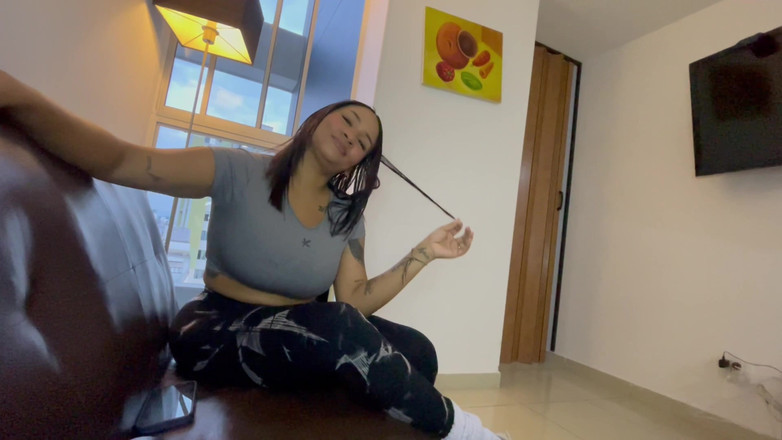 GIULIANA_BIG: Lo Sconosciuto per Strada Mi Dà Delle Bollette in Cambio...