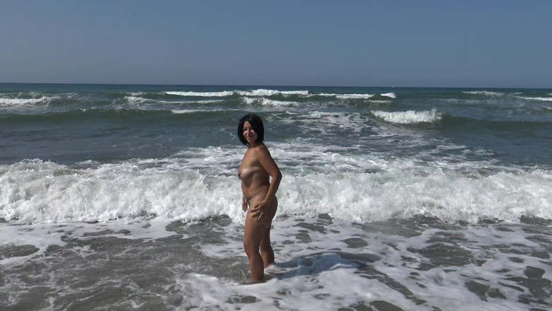 Stepmom Susan: Hairy Mature Cuckold Wife Loves Sucking Big on the Beach...