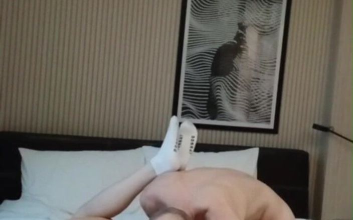 SkinnyWithAHugeDick: Menyodok lubang kecilnya yang seksi