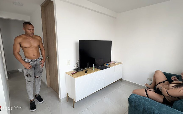 BrandonCruz82: La modella colombiana trasmette sesso in diretta con un cazzone...