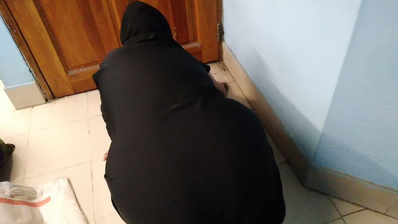 Aria Mia: Arabská muslimská broke &amp; hidžáb služka ošukaná majitelem - sexy mrdka v...