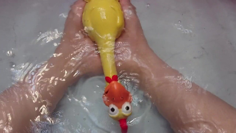 DanaDom20: Playing in the water mith my feet