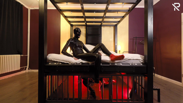 Rubber pervs: Malam Getah: Hamba Getah Berehat Ketat Dalam Sangkar Di Bawah...