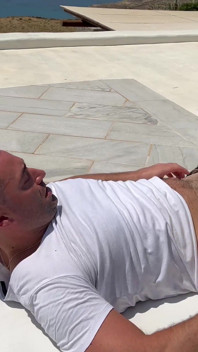 Ghairah di bawah matahari Mykonos