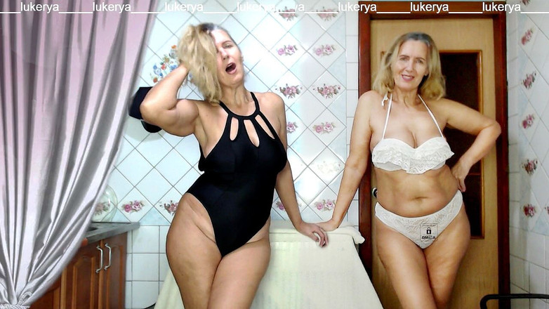 Lukerya: Lukerya Bosan Lagi Di Dapur Dalam Pakaian Dalam Hitam Dan...