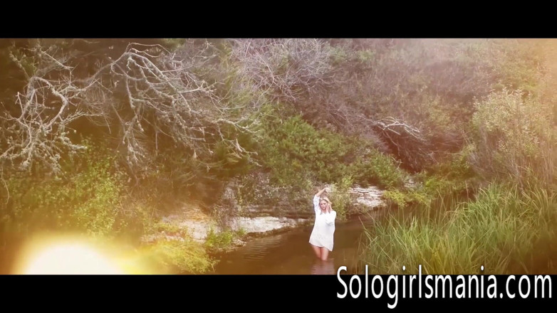 Solo girls mania: Kızıl kırmızı amına mastürbasyon yapıyor