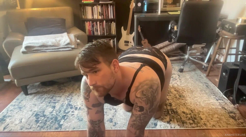 Dirtytrisha: en privado chupando mi consolador en vestido de encaje