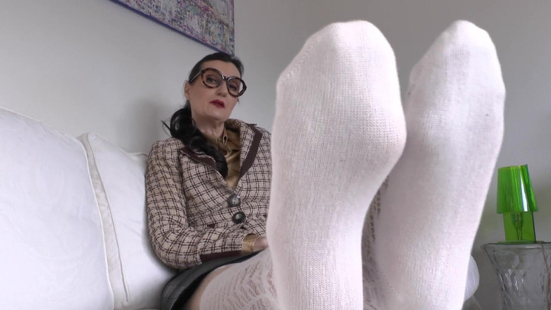 Lady Victoria Valente: Annusa i miei piedi di formaggio prima che arrivi Babbo...